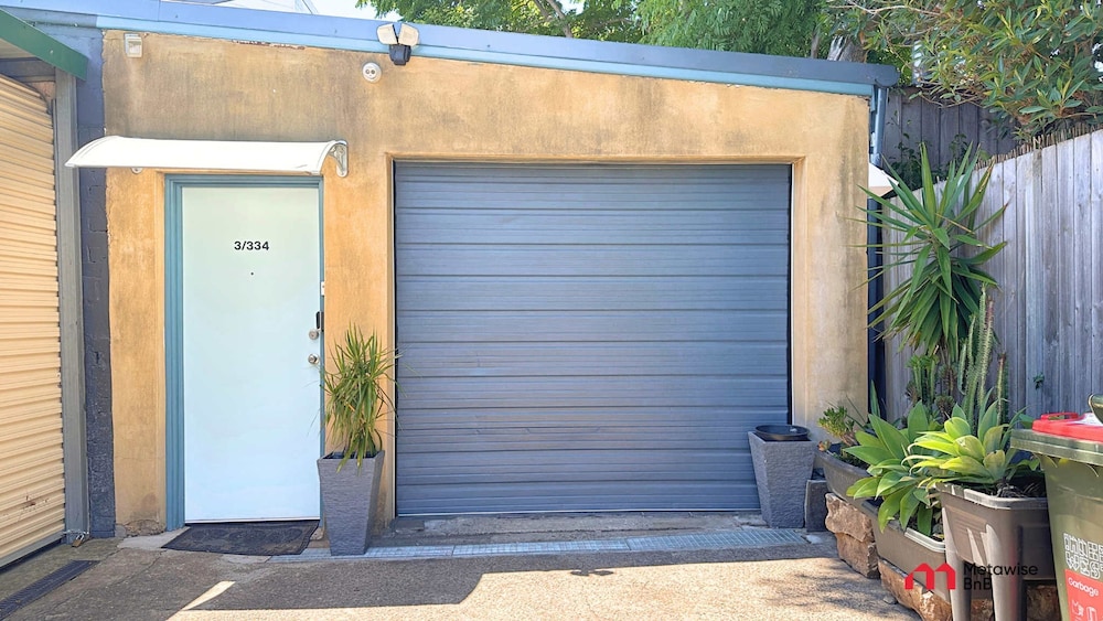 Metawisebnb 2BR Industrial Charm in Petersham