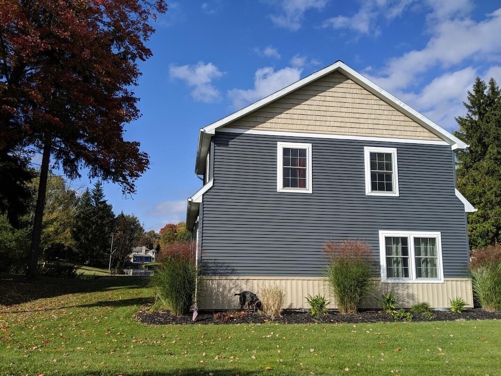 Cardinal Road 3 Bedroom Home by RedAwning view 5