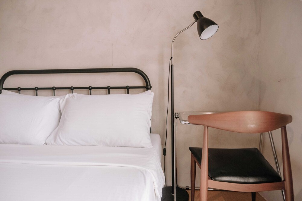 A Cozy Urban Home Away