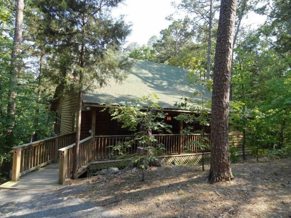 One bedroom, one bath log-sided cottage with private hot tub on Lake Ouachita. by RedAwning view 3