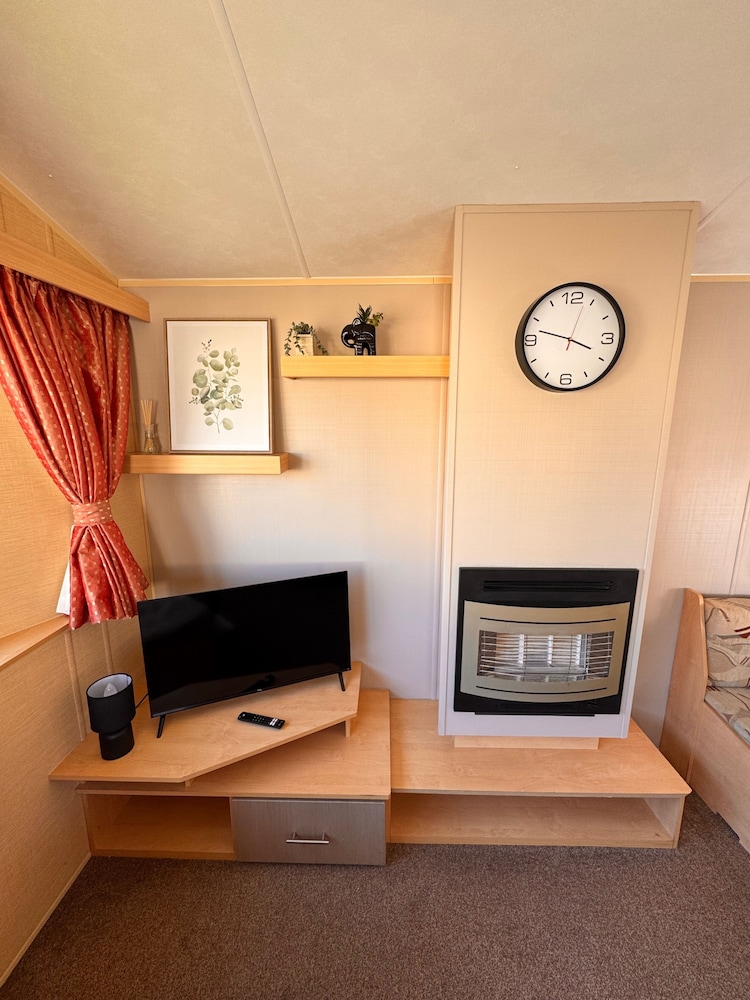 3 Bed Caravan - Side Gated Decking, Wifi, Pets