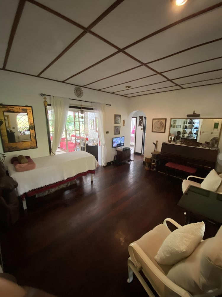 Barbados Chi Guest House