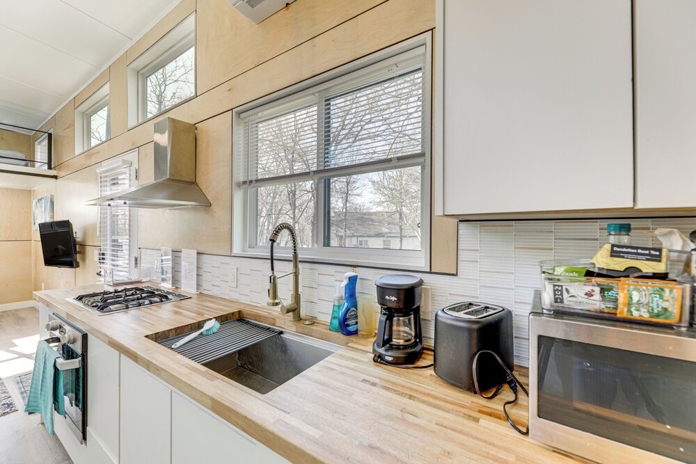 Hiking & Creek: Manor Tiny Home in Forest Retreat