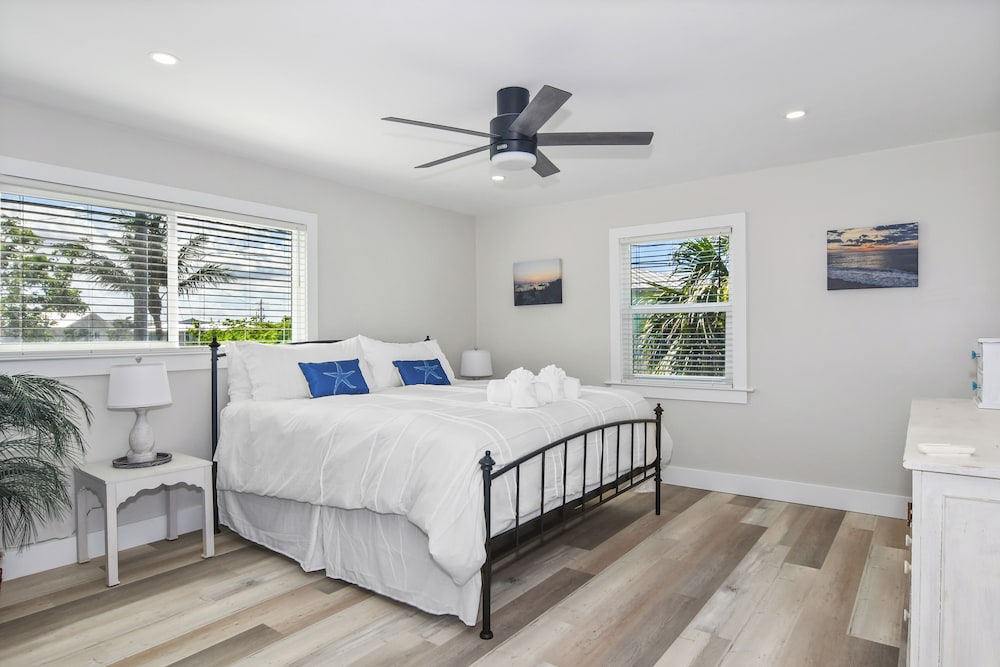 1 Mi to Fort Myers Beach Access! Chic Coastal Home