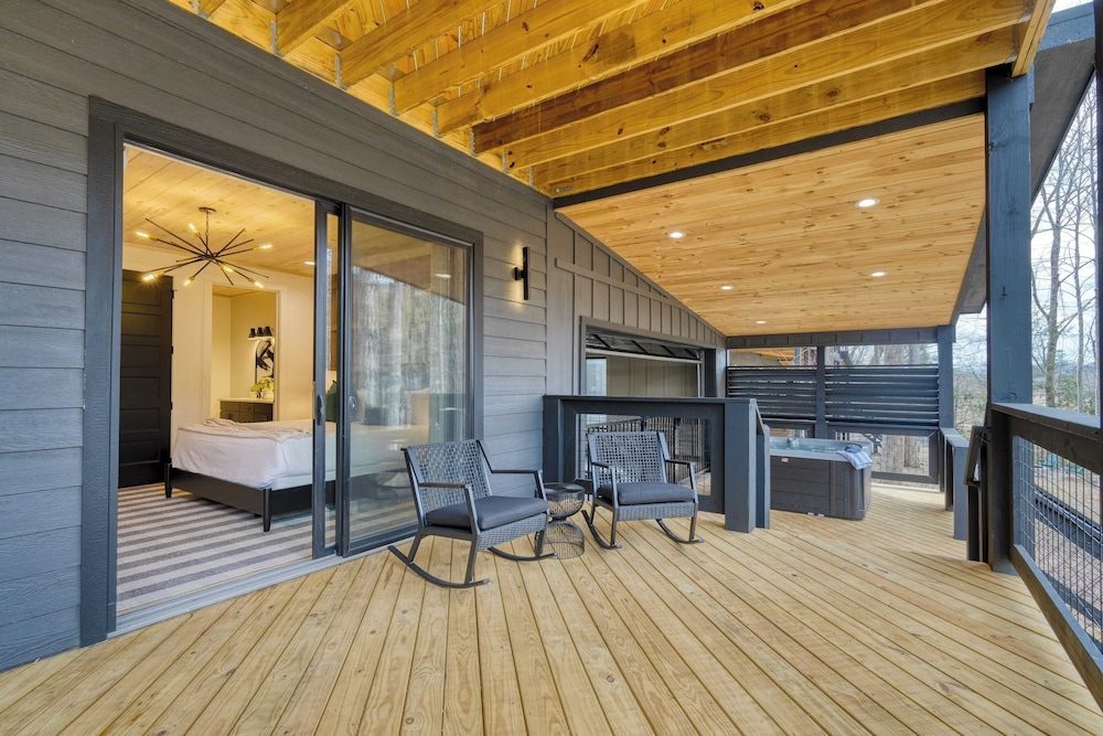 Kings Crown by Avantstay Indoor Pool, Hot Tub, Firepit, Theater All-season Retreat