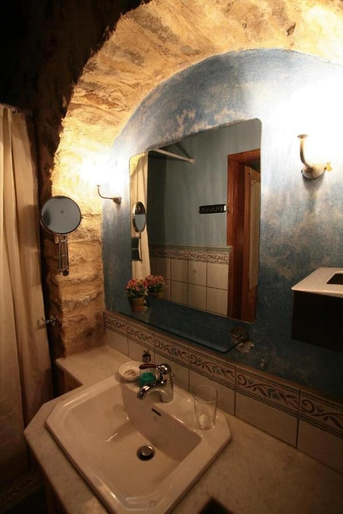 Smaragda Art Country House
