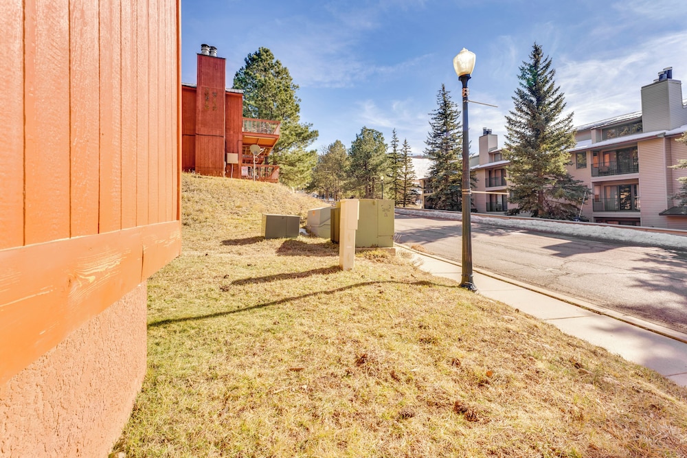 Mtn Bike, Hike & Disc Golf: Cozy Angel Fire Condo