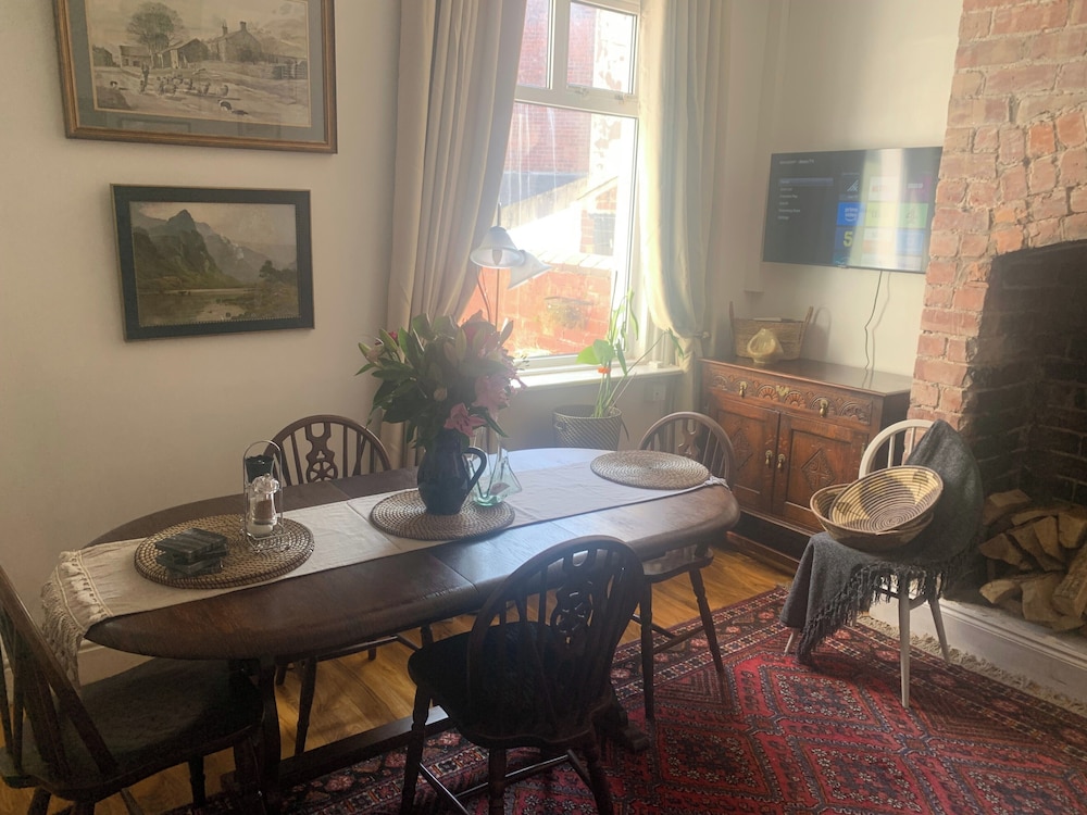 Sleeps 7 Home Blackpool W/free Parking, Bbq, Wifi