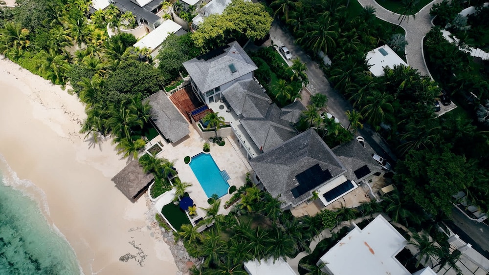 Newly Renovated Notos Cove Villa Property