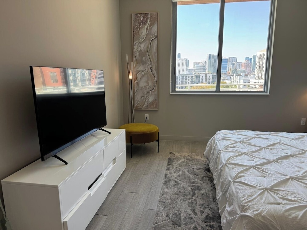 Chic 2BR Downtown Fort Lauderdale Apt w/ Pool