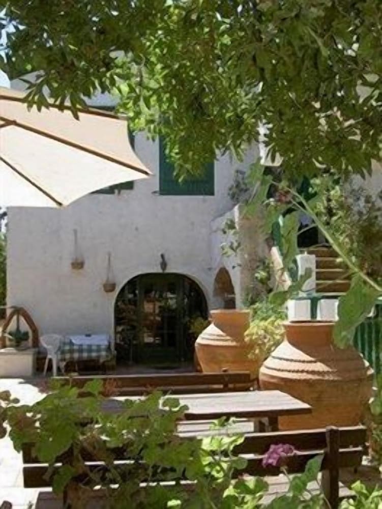 Topakas House