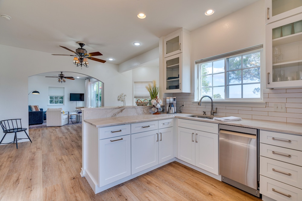 Jonestown Retreat w/ Deck: 6 Mi to Lake Travis! - Property Image 25