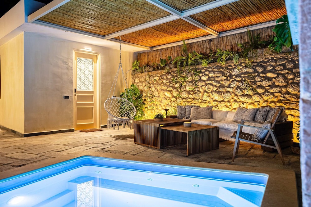The Secret Garden - Courtyard Private Pool Villa