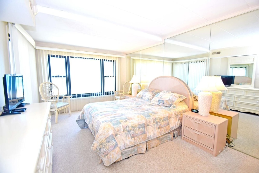 Diamond Beach 414 3 Bedroom Condo by RedAwning