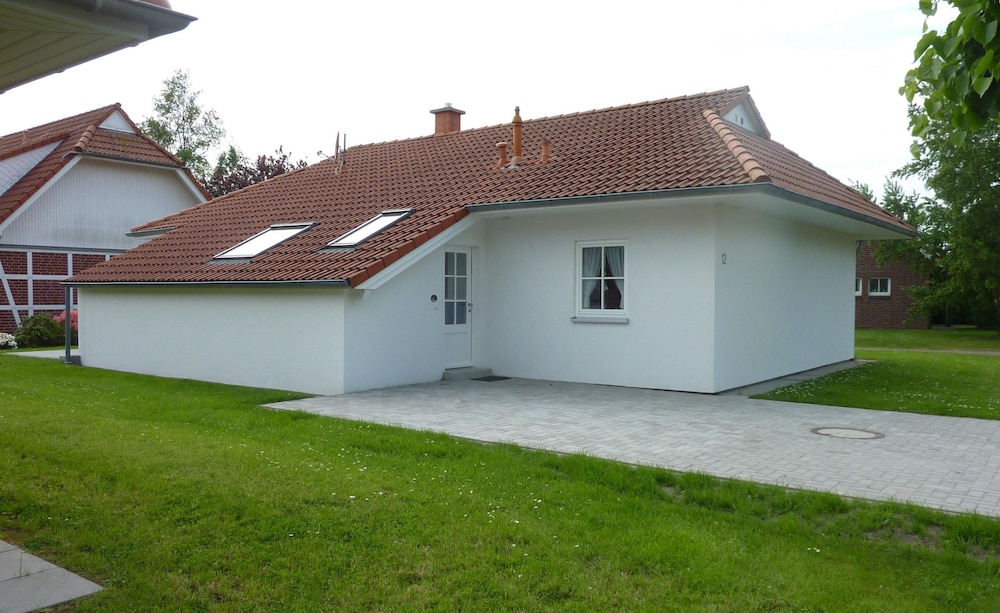 Ferienhaus mit Kaminofen in Burhave