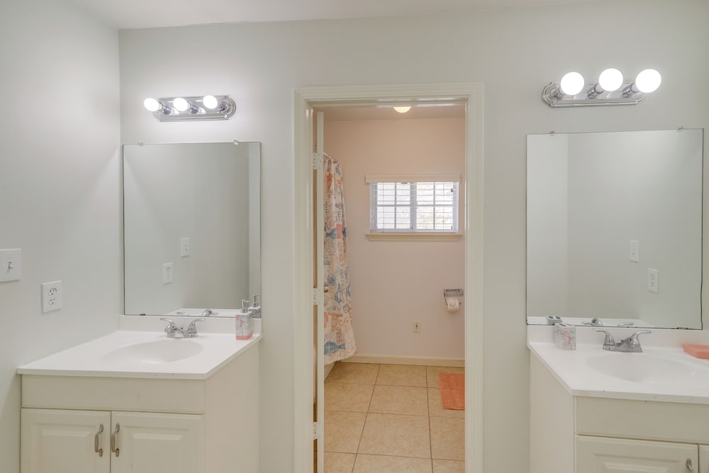 Pool Table & Patio w/ Bar: Spacious Houston Gem!