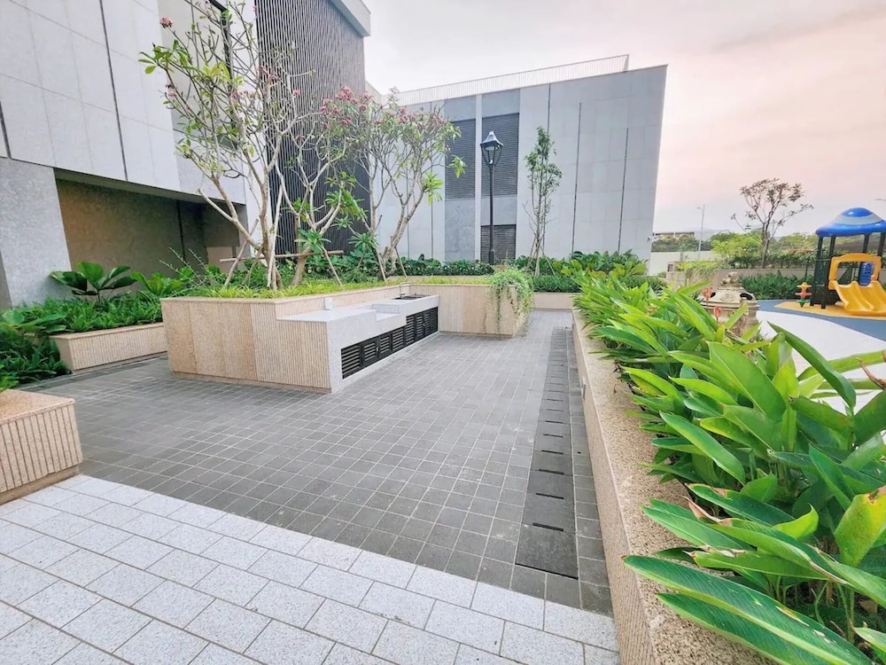 Cardinal Court Apartment