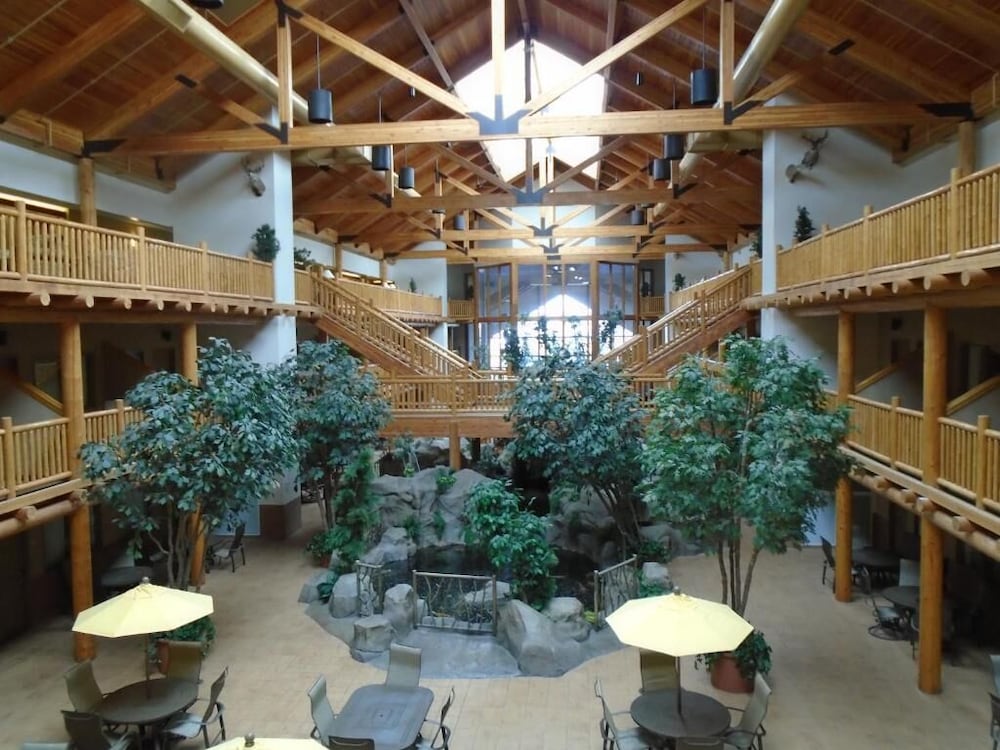 Evansville Vacations - Casper C'mon Inn Hotel  Suites - Property Image 11