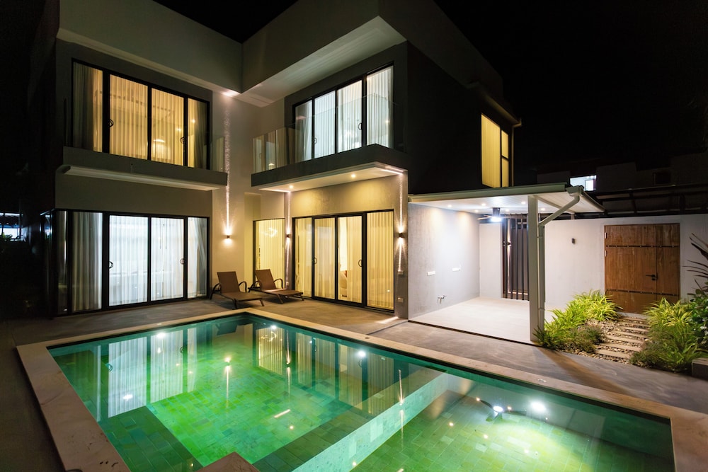Family PoolVilla Near the Pier V266