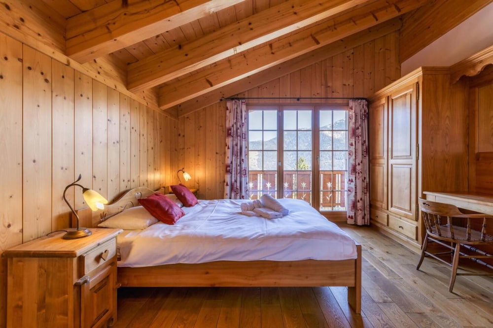 Luxury 10 pax Chalet With Incredible Views Garage