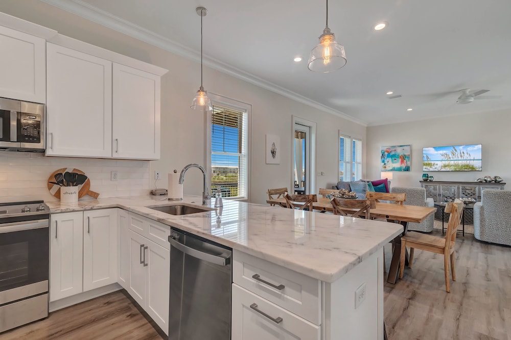Azure Horizon Beachfront Charm in Gulf Shores