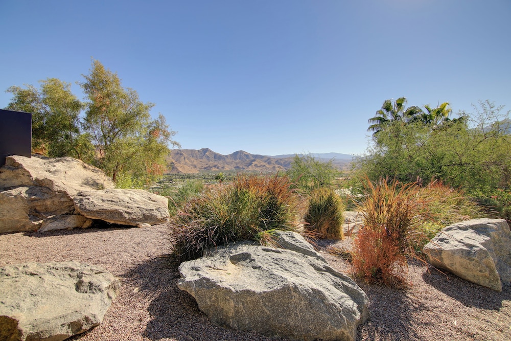 Palm Springs Retreat w/ Private Pool & Jacuzzi view 5