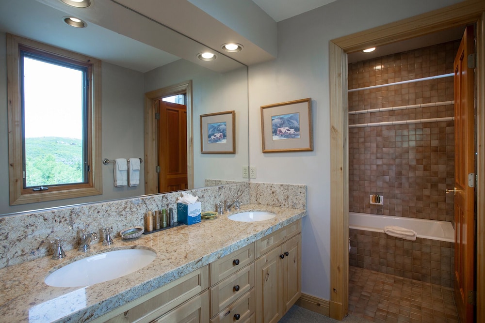 Trail's End Lodge at Deer Valley Resort - Two Bedroom Residence with Spa #406 2 Condo