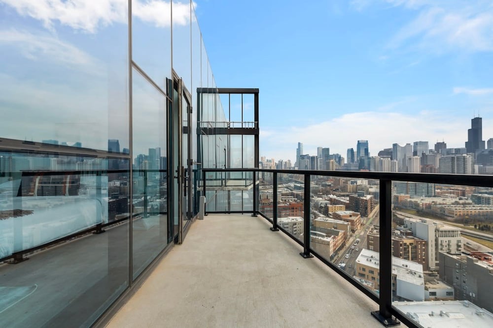 Skyline Penthouse Duo 6 Bedrooms for Large Groups