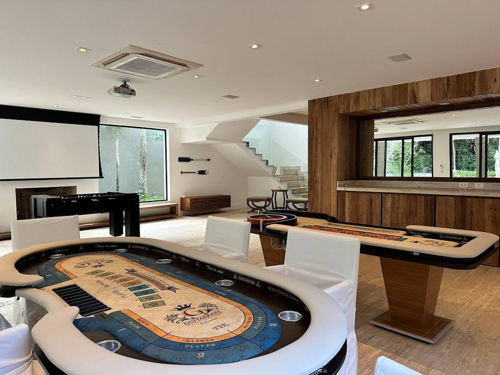 Mans o 6 Suites Riviera