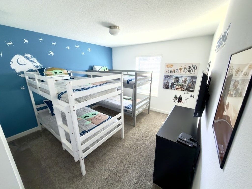 Stunning 4 Bed Townhome With Splash Pool-1160ks 4 Bedroom Townhouse