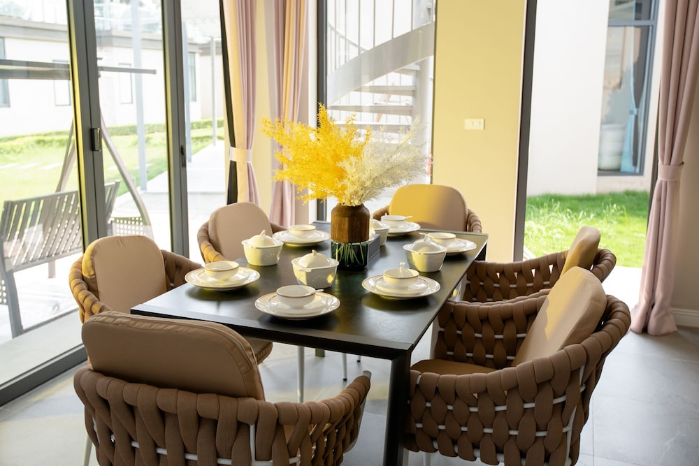 Solar LuxStay Villa - Long Beach