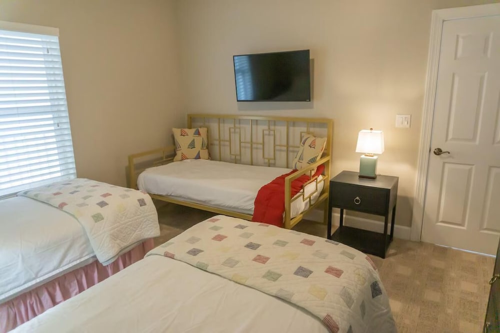 Pavilion Palms 204c
