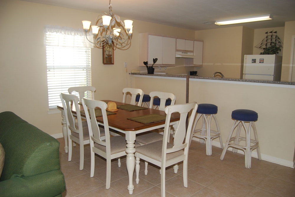 Fairways At Riveroaks 23d 3 Bedroom Condo by RedAwning