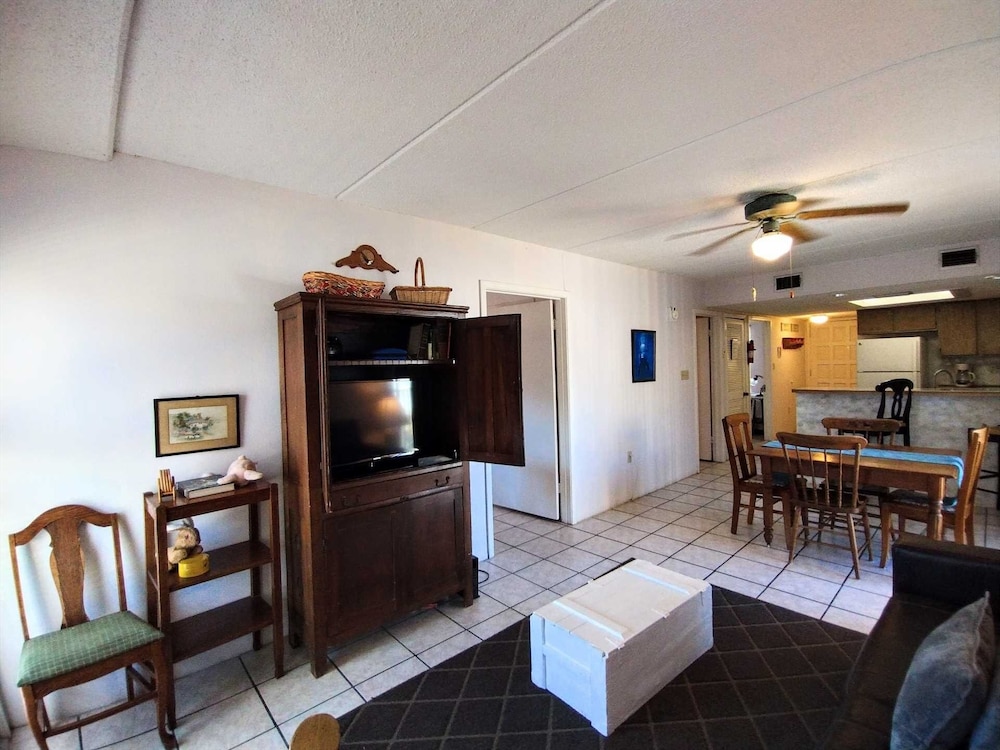 Surfside I 206 Minium 2 Bedroom Condo by RedAwning view 5