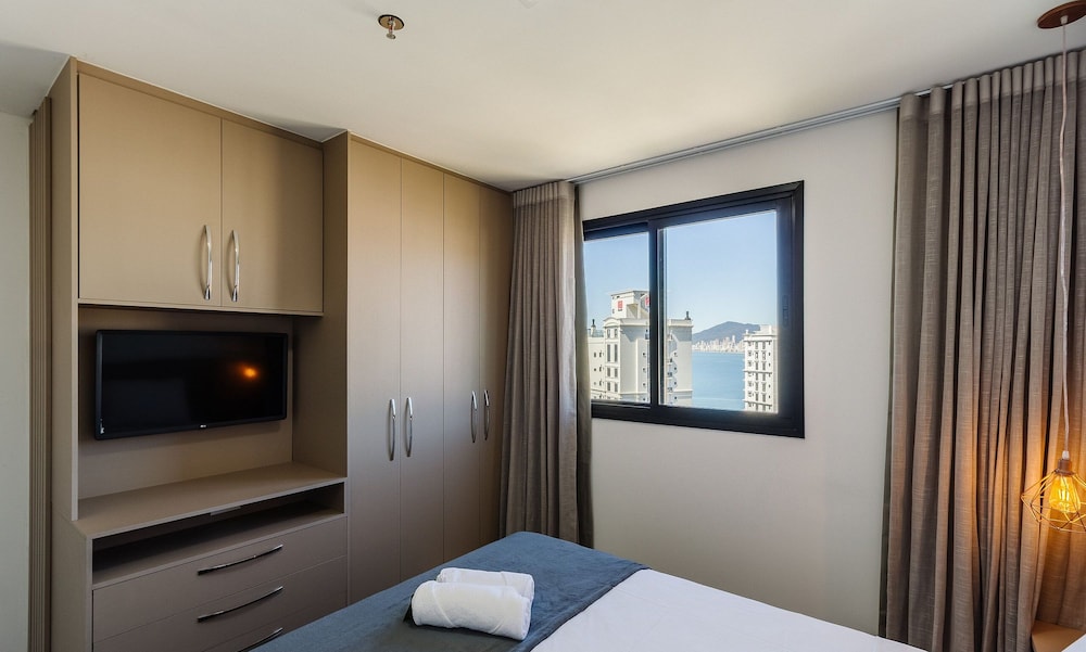 MHF II Apts Variados em Prédio com Vista para o Mar em Itapema