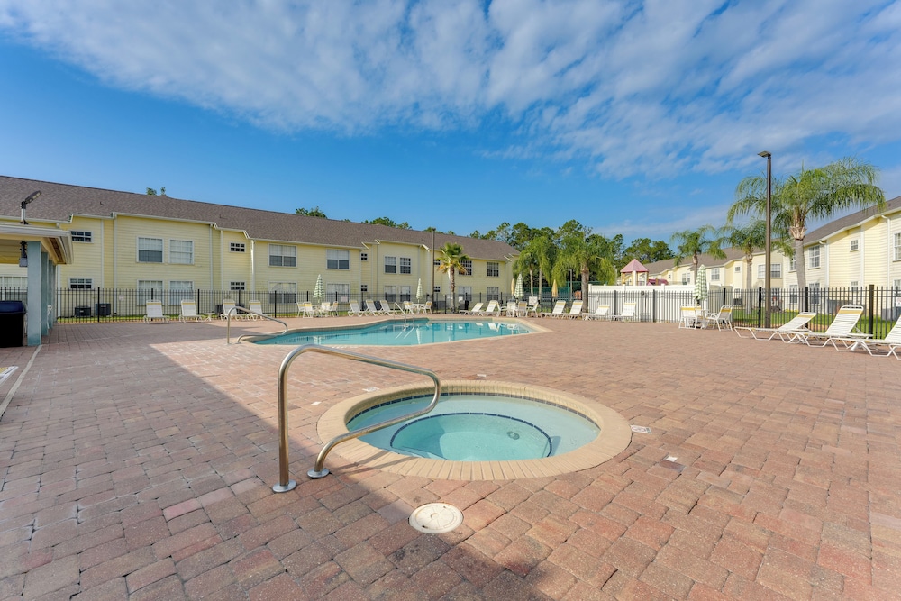 8 Mi to Disney: Resort-style Condo w/ Pool Access
