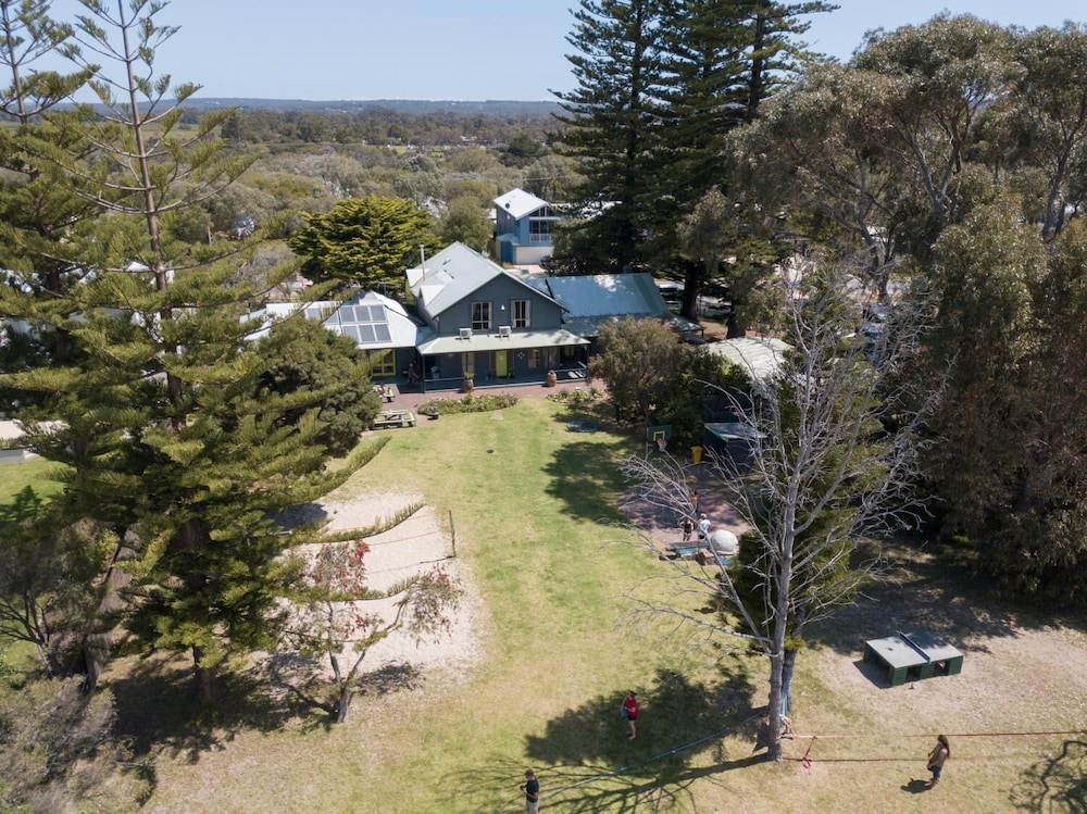 Dunsborough Beachouse YHA Hostel