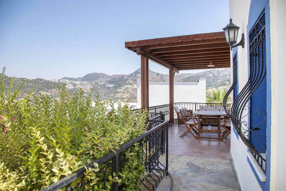 2 BR House With Garden in the Heart of Yalikavak view 2