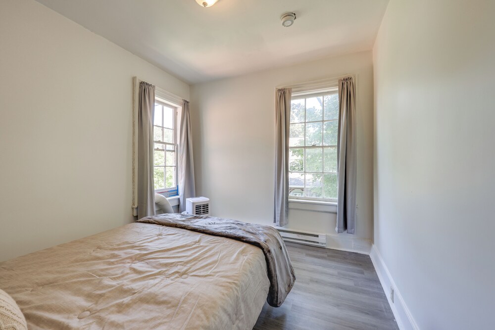 8 Mi to Keuka Lake: Walkable Apartment in Bath