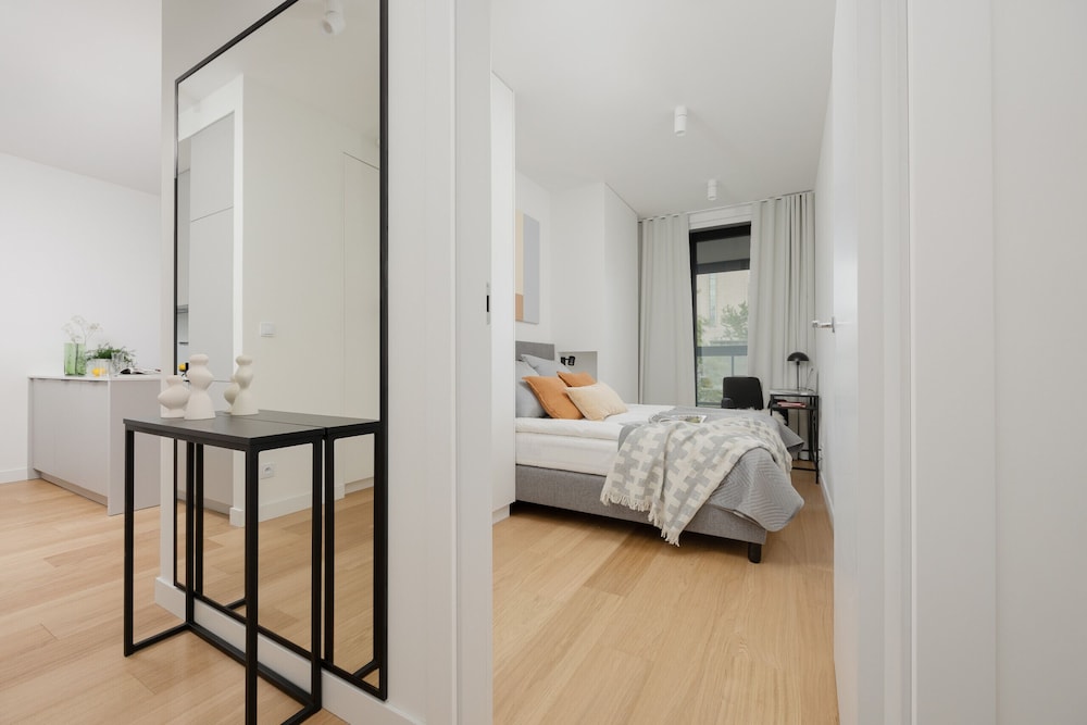 Elegant City Center by Renters Prestige view 4