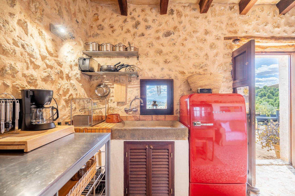 CAN Pulit - Finca rom Ntica Para 2 con Piscina y Vistas en Selva Mallorca