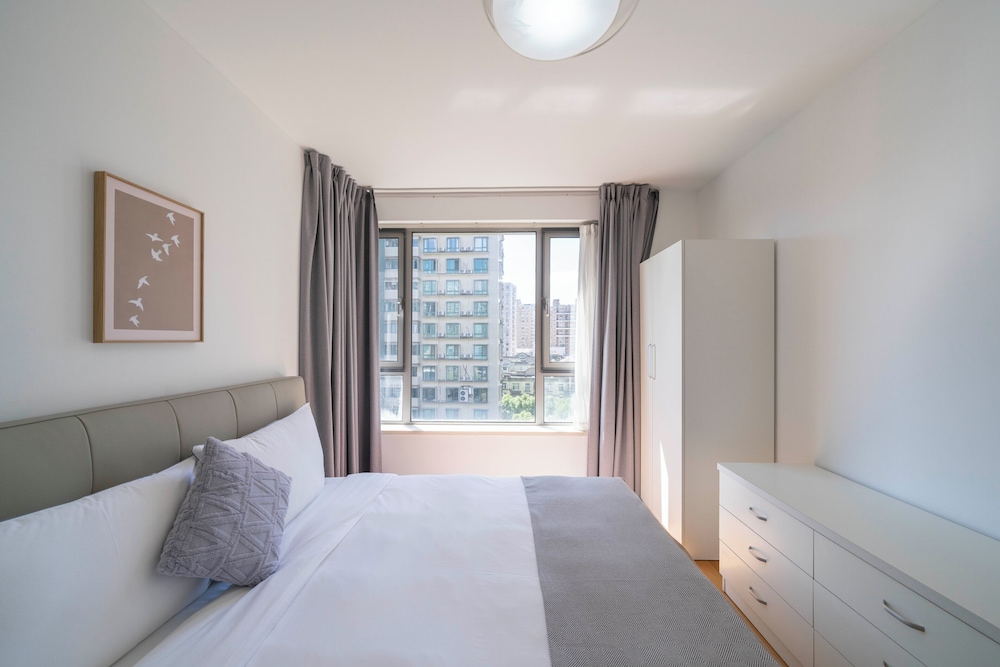 Tyms 1BR 1BA Apt Xujiahui Metro