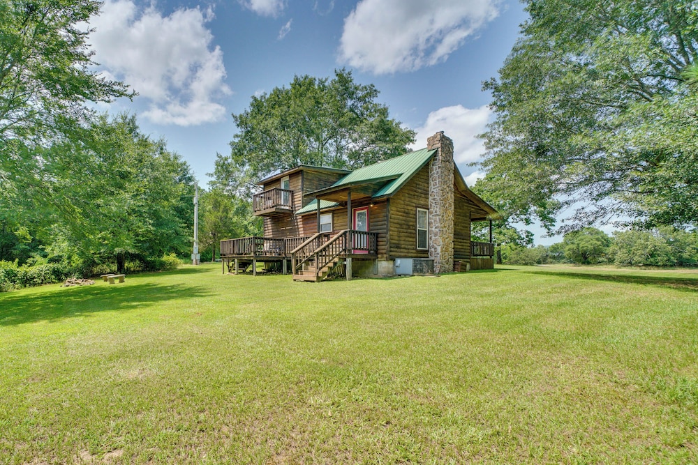 Picturesque Oklahoma Cabin on 80 Acres w/ Views!