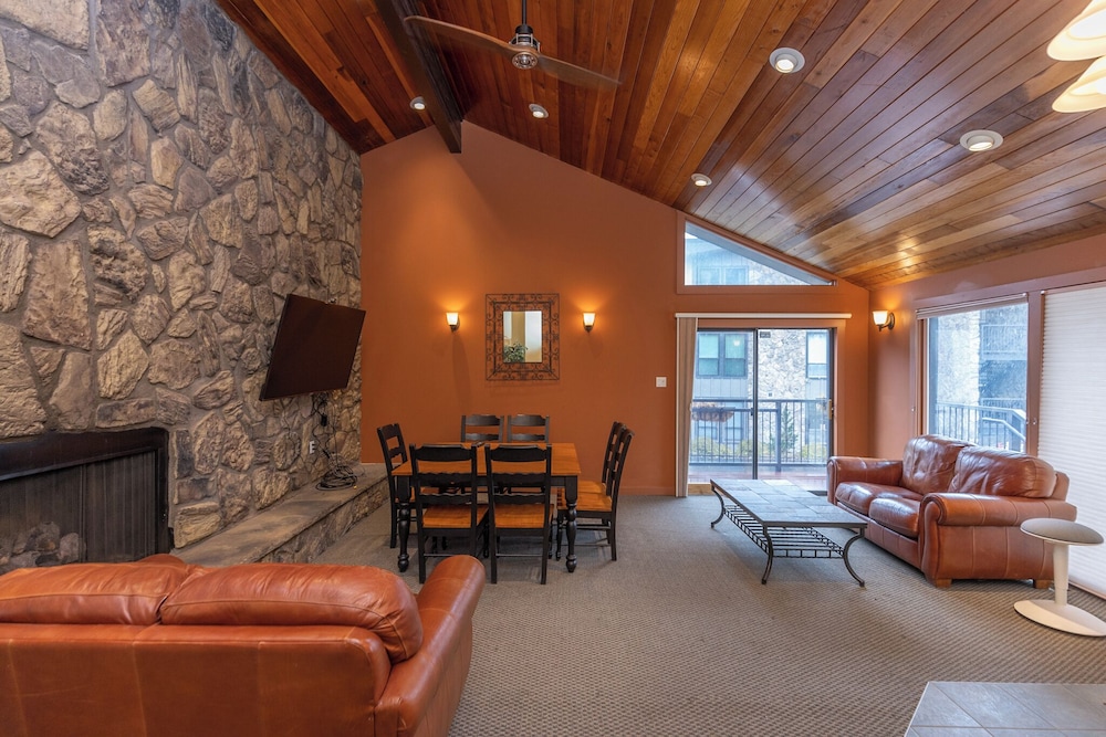 Lake Cliffe #307, Building A