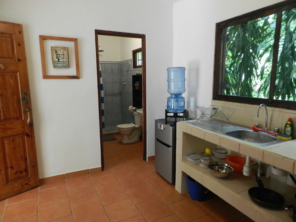 Colibri Surf House & Flats