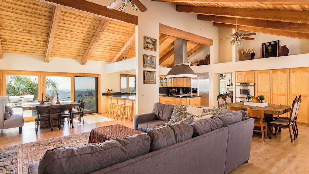 Resort-style Estate w/ Pool, Game Room & Tennis Court Near Wineries The Tennis Ranch by Avantstay