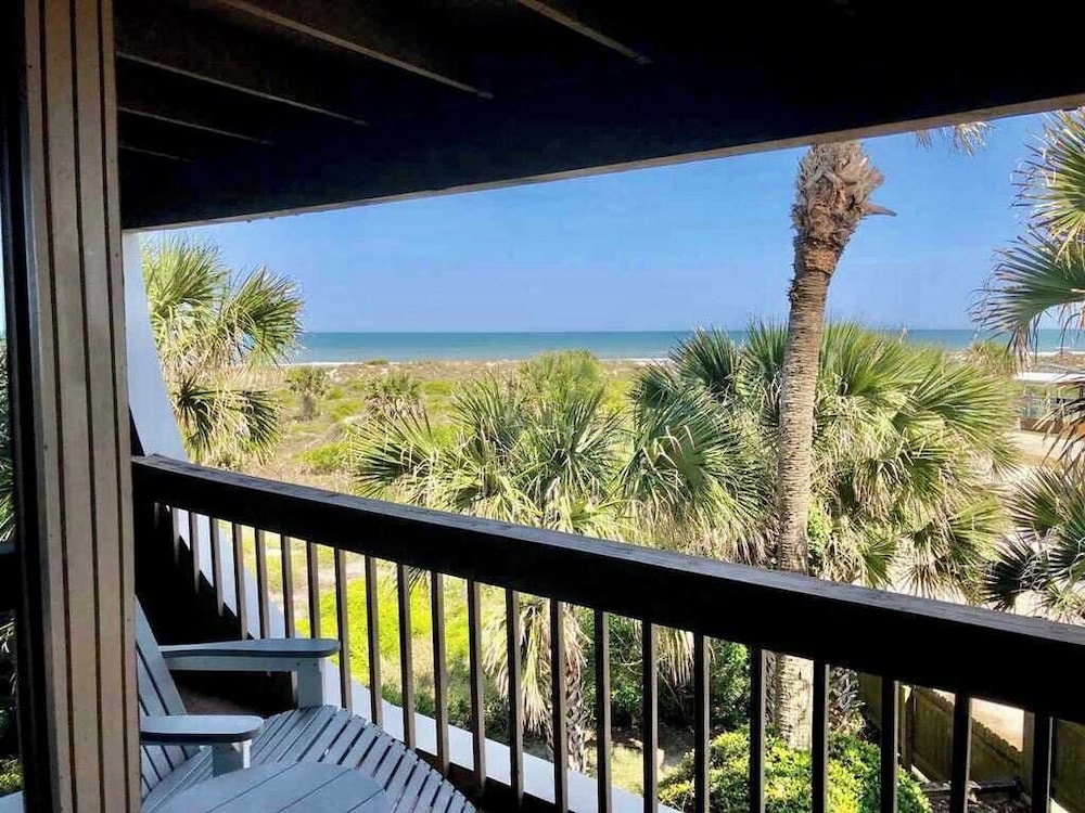 Oceanfront Luxury: 2BR Condo, New Rental