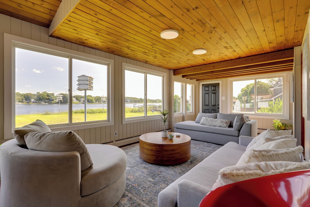 Waterfront Barrington Estate With Hot Tub!