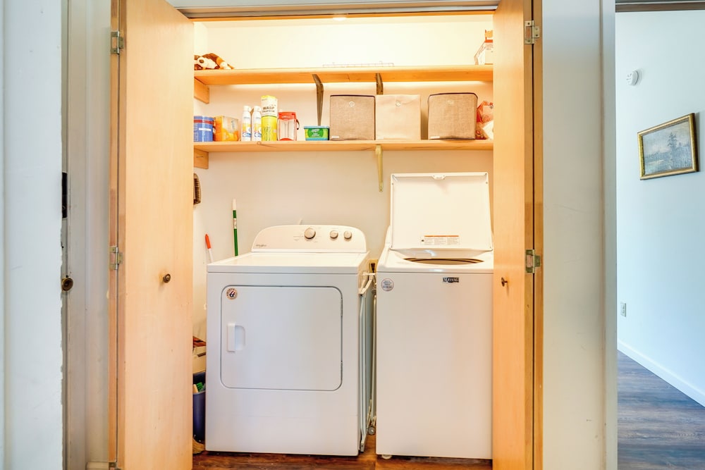 Hiwassee Lake Access: Pet-friendly Cabin w/ Views!