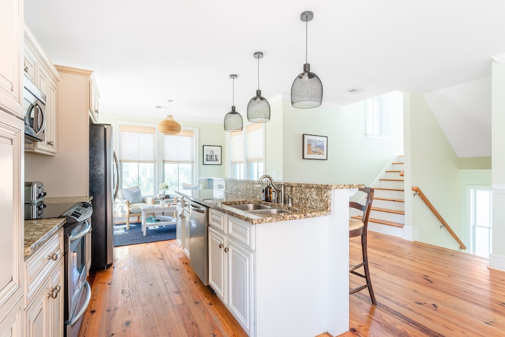Sea Shell by Avantstay Breezy Beachside Getaway w Rooftop Deck 6 BRs